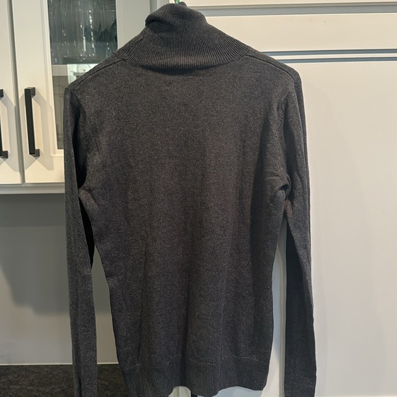 Turtle neck sweater - Picture 3 of 3